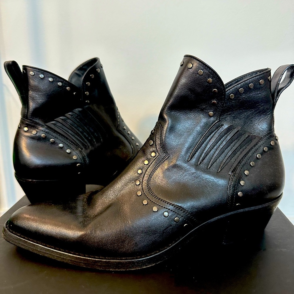 BRAND NEW YSL MENS Black Dakota Studded Leather Boots Size 44.